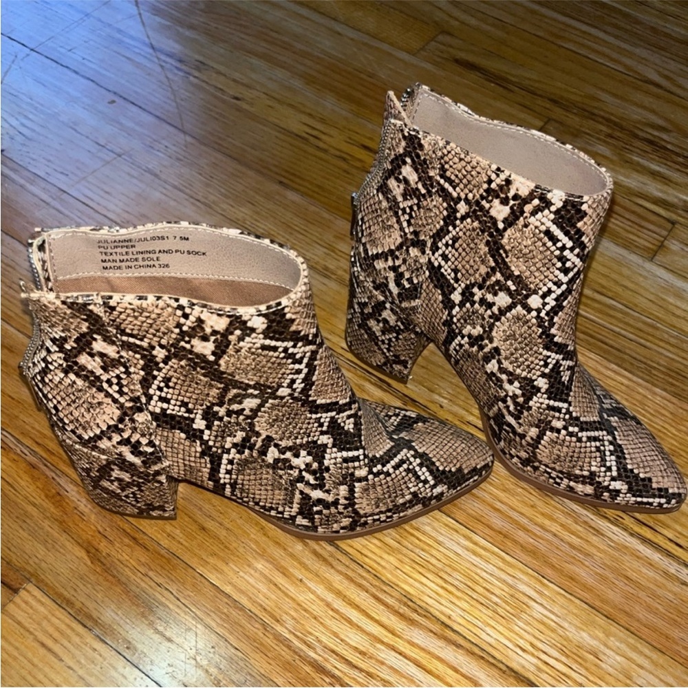 Steve Madden Snakeskin Julianne Pointed Toe Block Heel Ankle Boots. Size 7.5